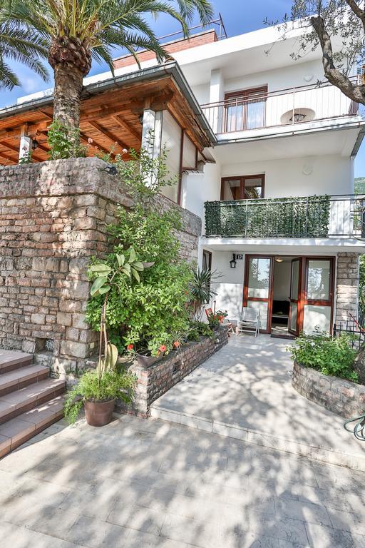 Milan'S Apartments スヴェティ・ステファン エクステリア 写真