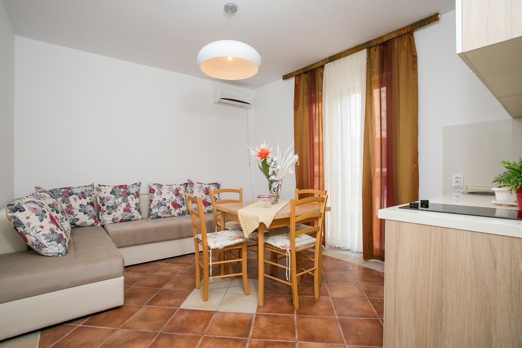 Milan'S Apartments スヴェティ・ステファン エクステリア 写真